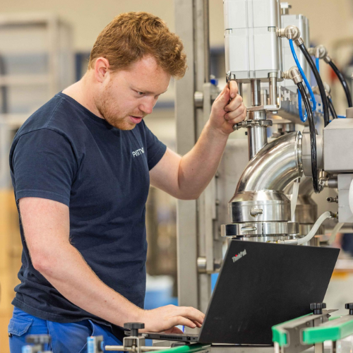 Jonge mannelijke ingenieur